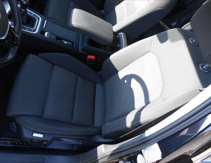 Volkswagen Passat Kombi 2,0 l 110 kw