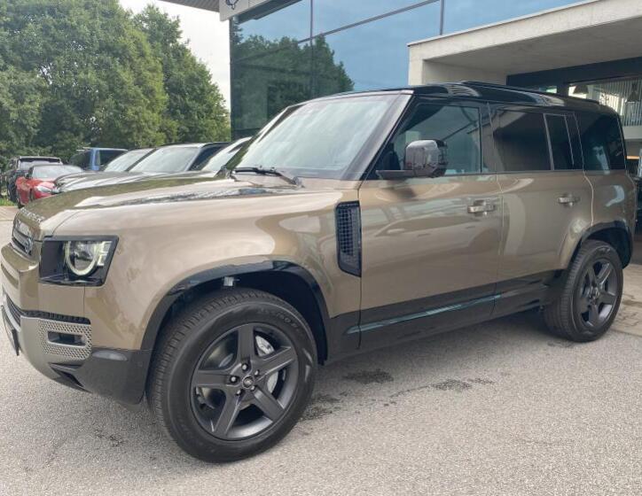 Land Rover Defender 9