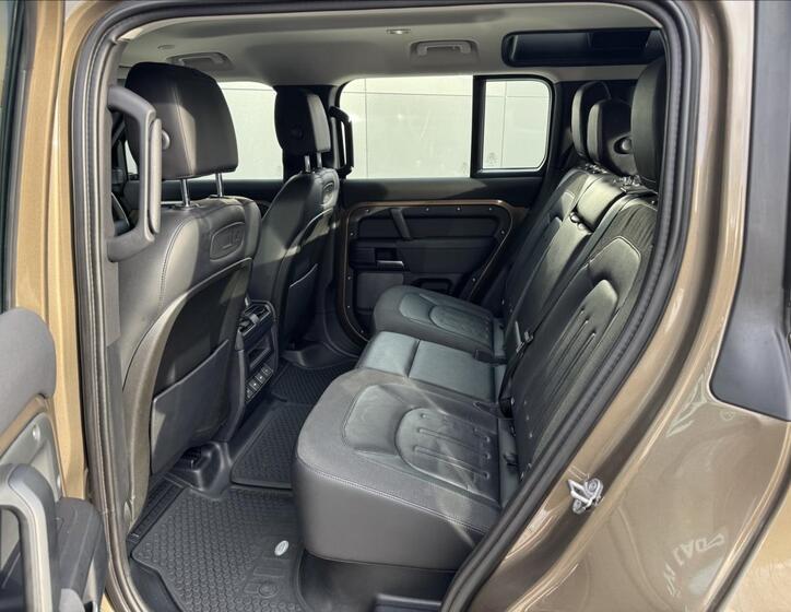 Land Rover Defender 12