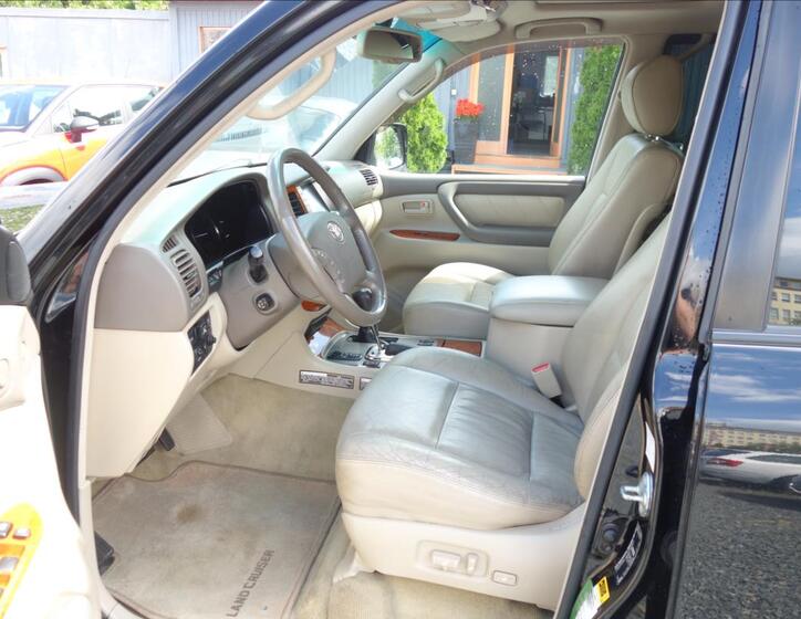 Toyota Land Cruiser 9