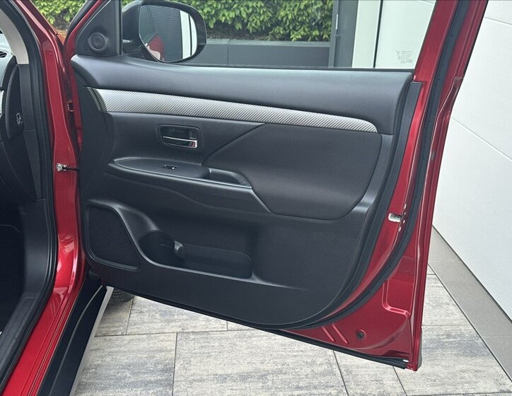 Mitsubishi Outlander SUV / Terénní 2,3 l 110 kw