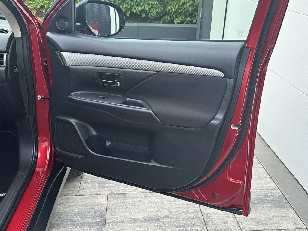 Mitsubishi Outlander SUV / Terénní 2,3 l 110 kw