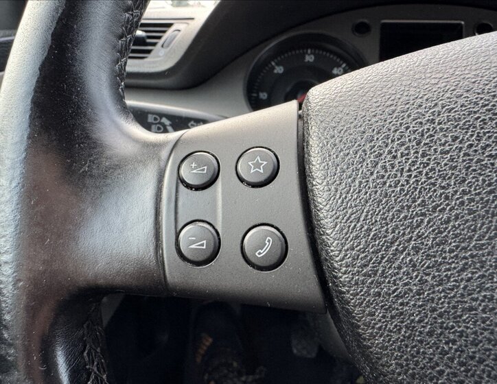 Volkswagen Passat 25