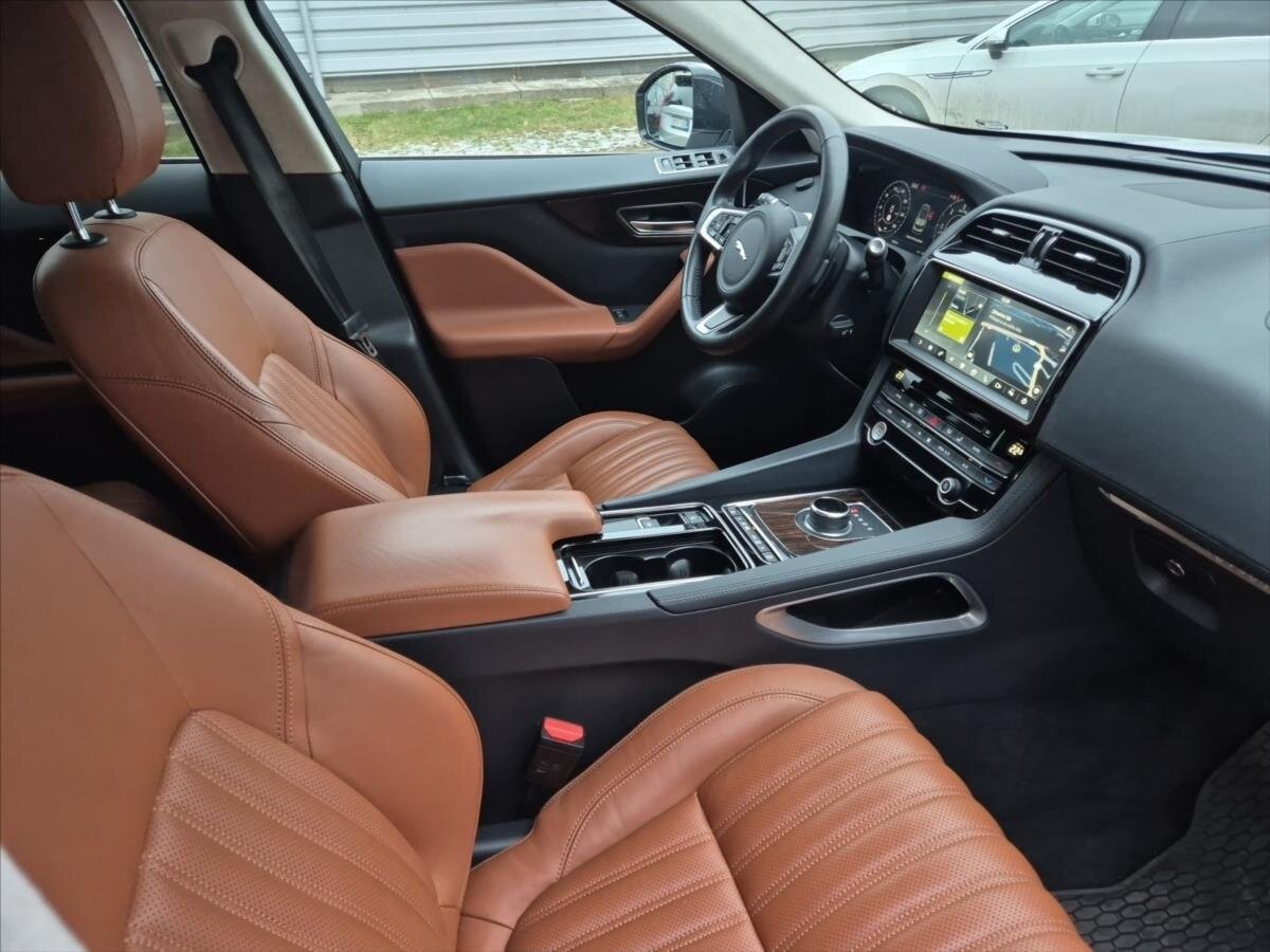 Jaguar F-Pace SUV 3,0 l 221 kw