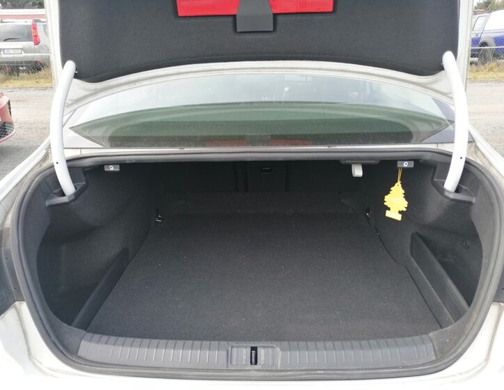 Volkswagen Passat Sedan / Limuzína 1,5 l 110 kw