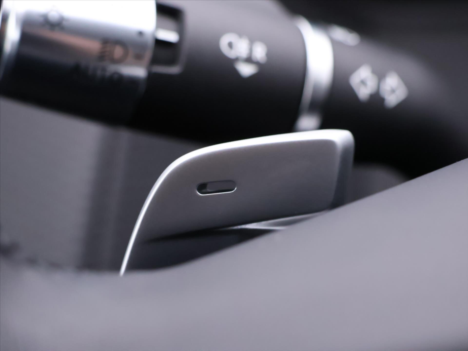 Land Rover Range Rover Velar SUV / Terénní 2,0 l 150 kw