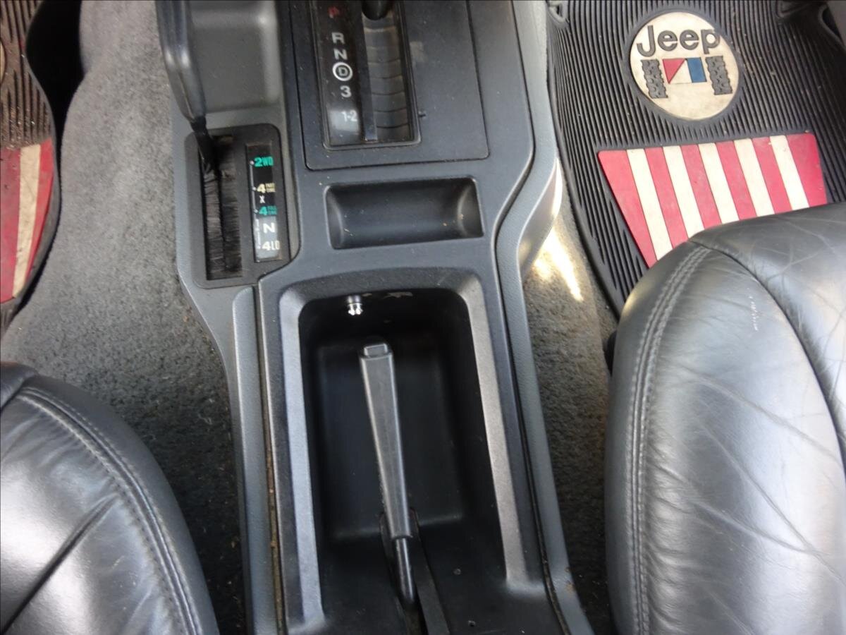 Jeep Cherokee SUV 4,0 l 136 kw