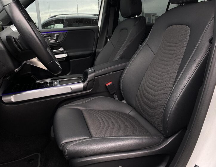 Mercedes-Benz EQB 10