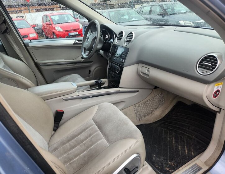 Mercedes-Benz Třídy M SUV / Terénní 3,5 l 200 kw