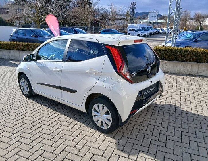 Toyota Aygo Hatchback 998,0 53 kw