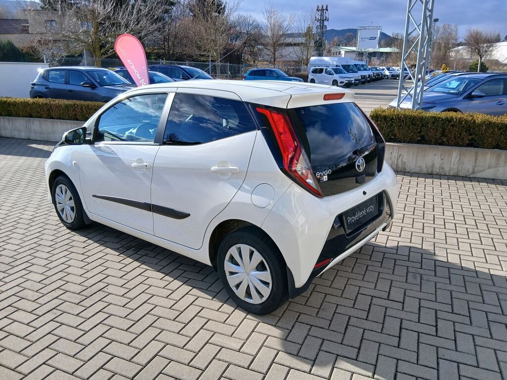 Toyota Aygo Hatchback 998,0 53 kw