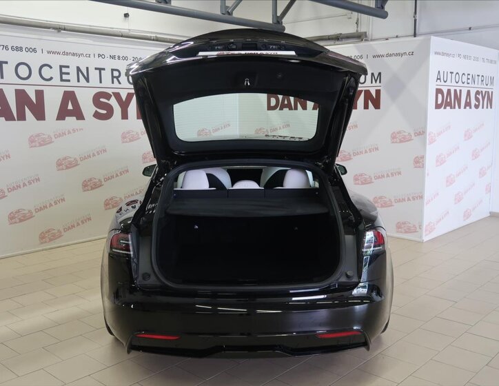 Tesla Model S Hatchback 0,0 493 kw