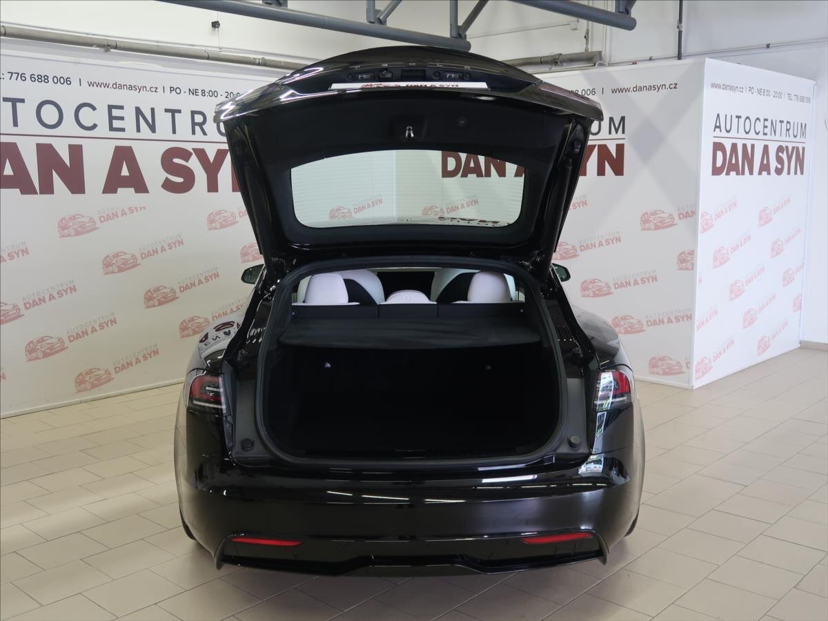 Tesla Model S Hatchback 0,0 493 kw