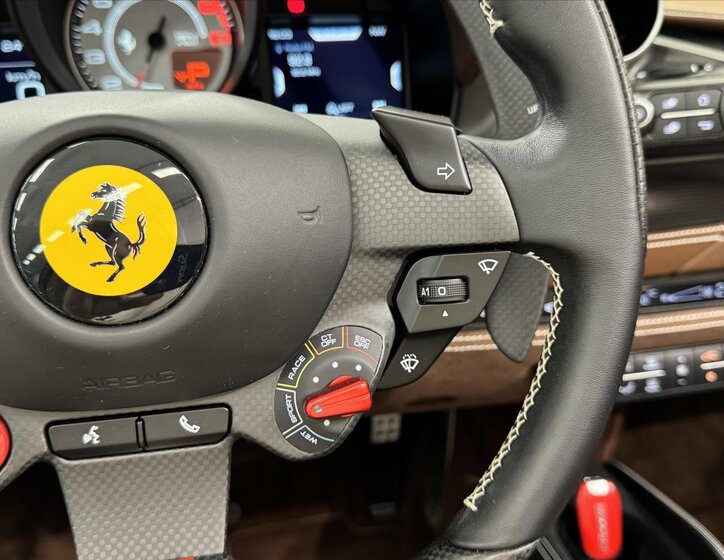 Ferrari F8 Kabriolet 3,9 l 530 kw