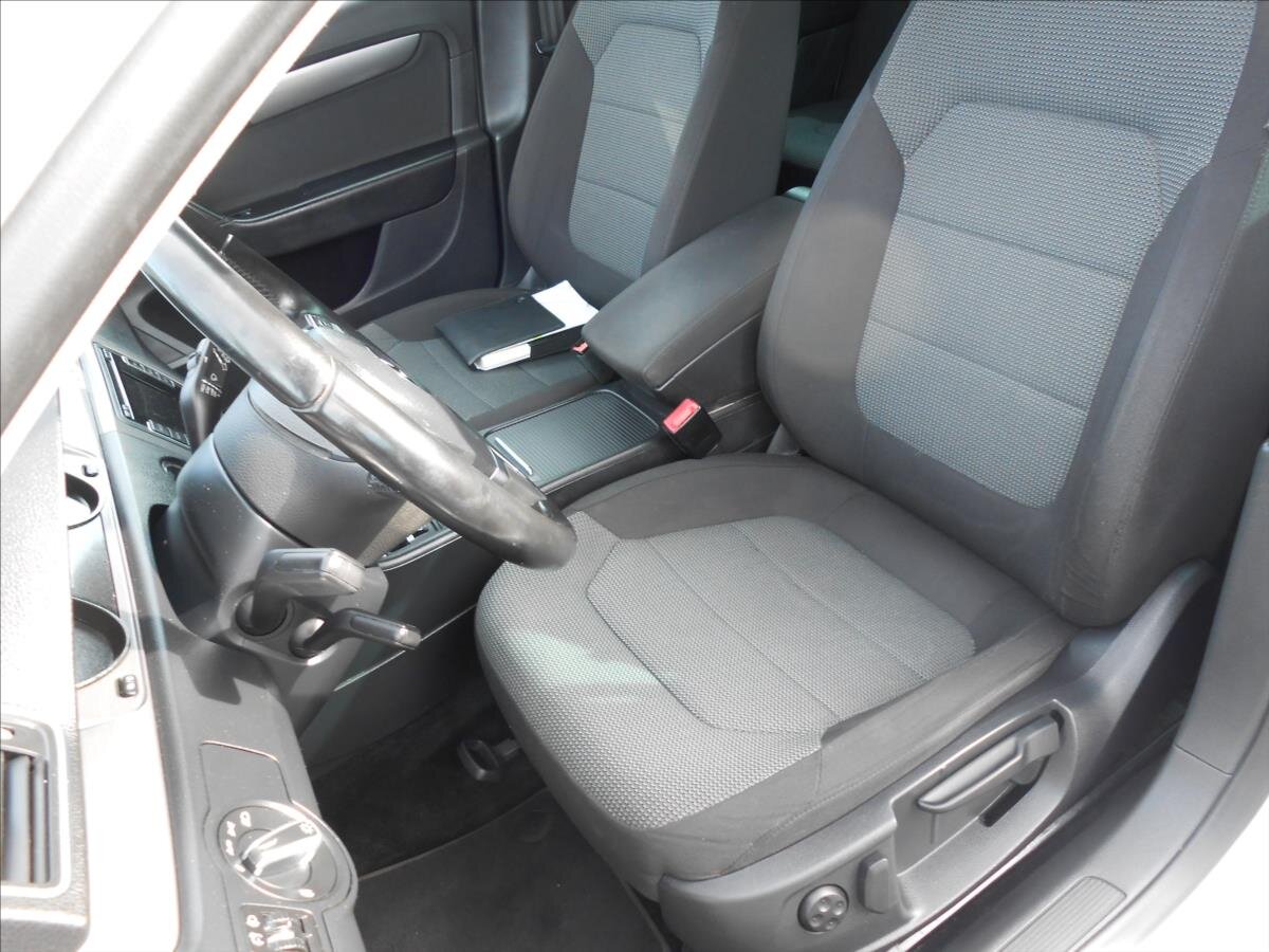 Volkswagen Passat Kombi 1,6 l 77 kw