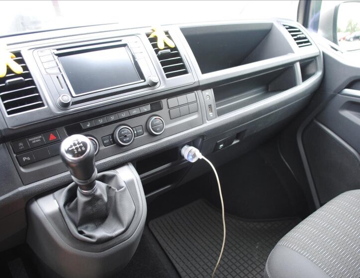 Volkswagen Caravelle 12