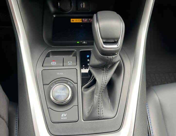 Toyota RAV4 SUV 2,5 l 131 kw