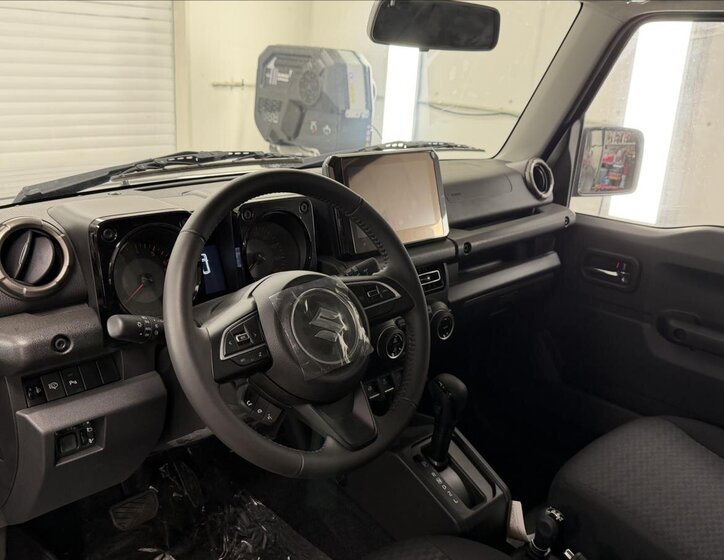 Suzuki Jimny SUV 1,5 l 75 kw