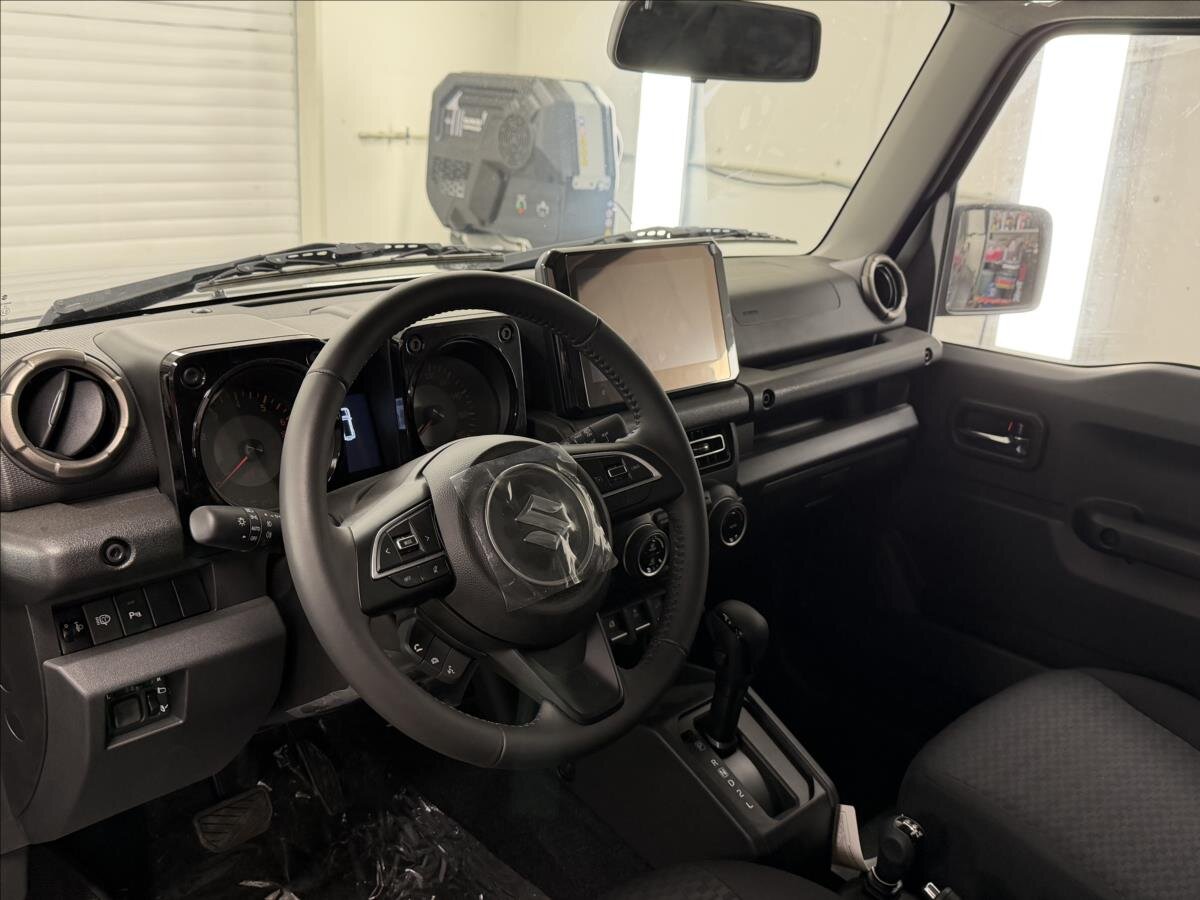 Suzuki Jimny SUV 1,5 l 75 kw