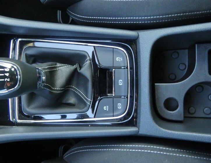 Škoda Karoq SUV / Terénní 1,5 l 110 kw