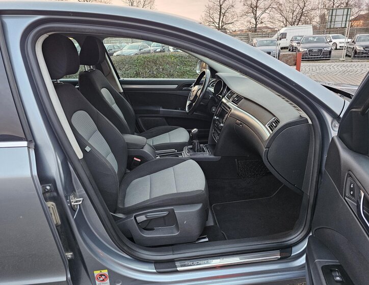 Škoda Superb 32