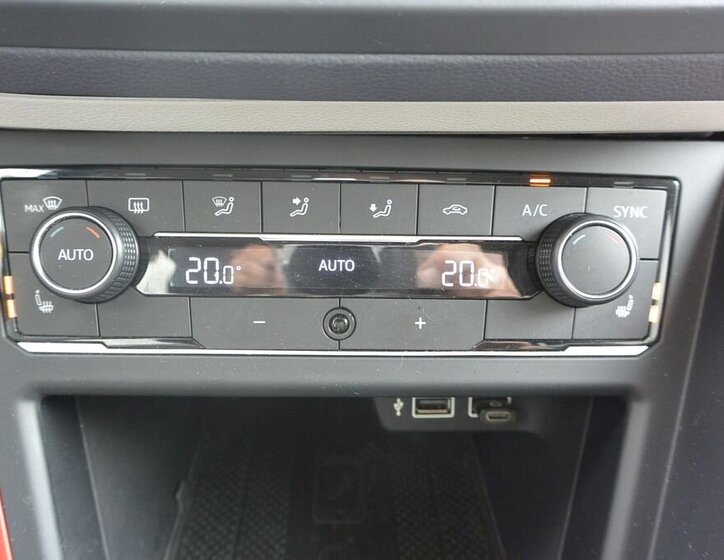 Volkswagen Polo Hatchback 999,0 70 kw