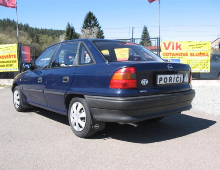 Opel Astra Sedan / Limuzína 1,4 l 44 kw