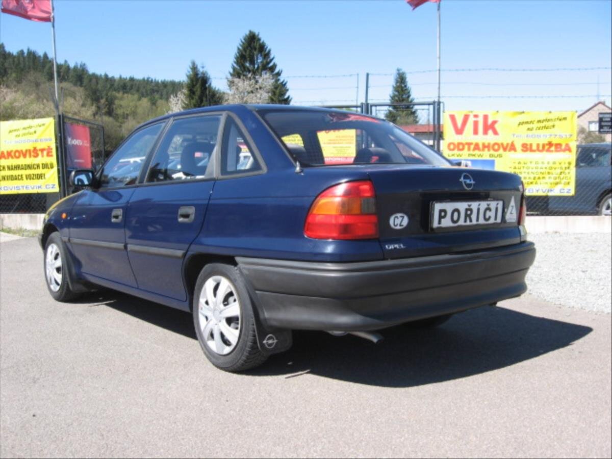 Opel Astra Sedan / Limuzína 1,4 l 44 kw