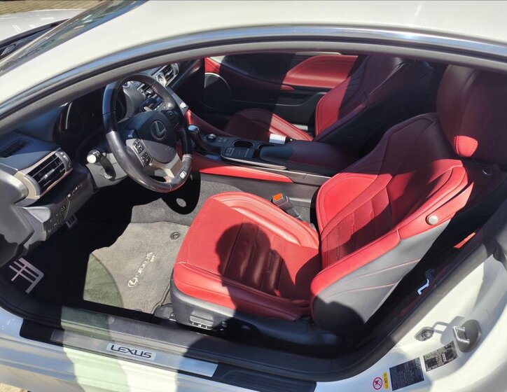 Lexus RC 300h Kupé 2,5 l 133 kw