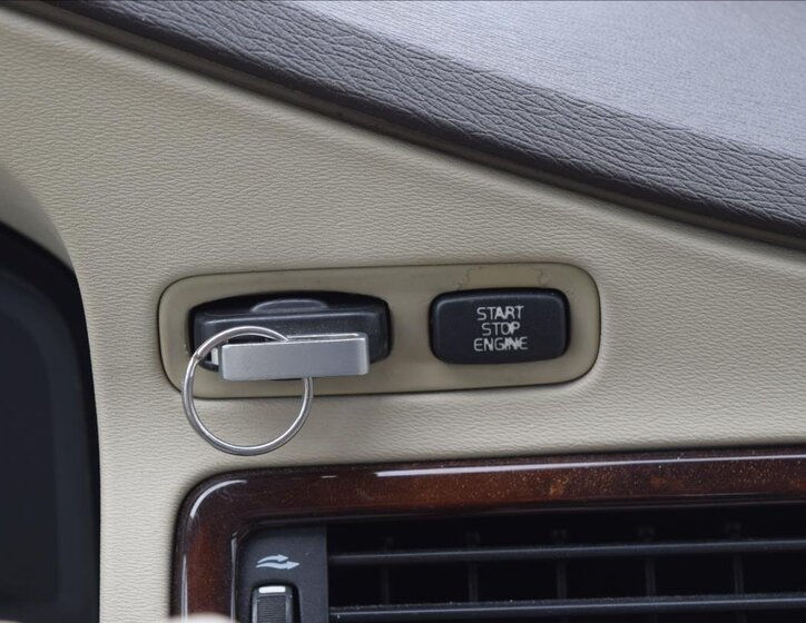 Volvo XC70 Kombi 2,4 l 120 kw