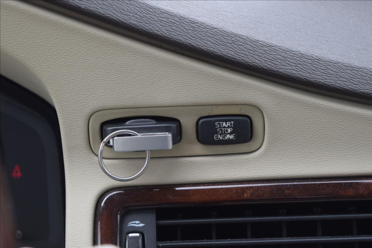 Volvo XC70 Kombi 2,4 l 120 kw