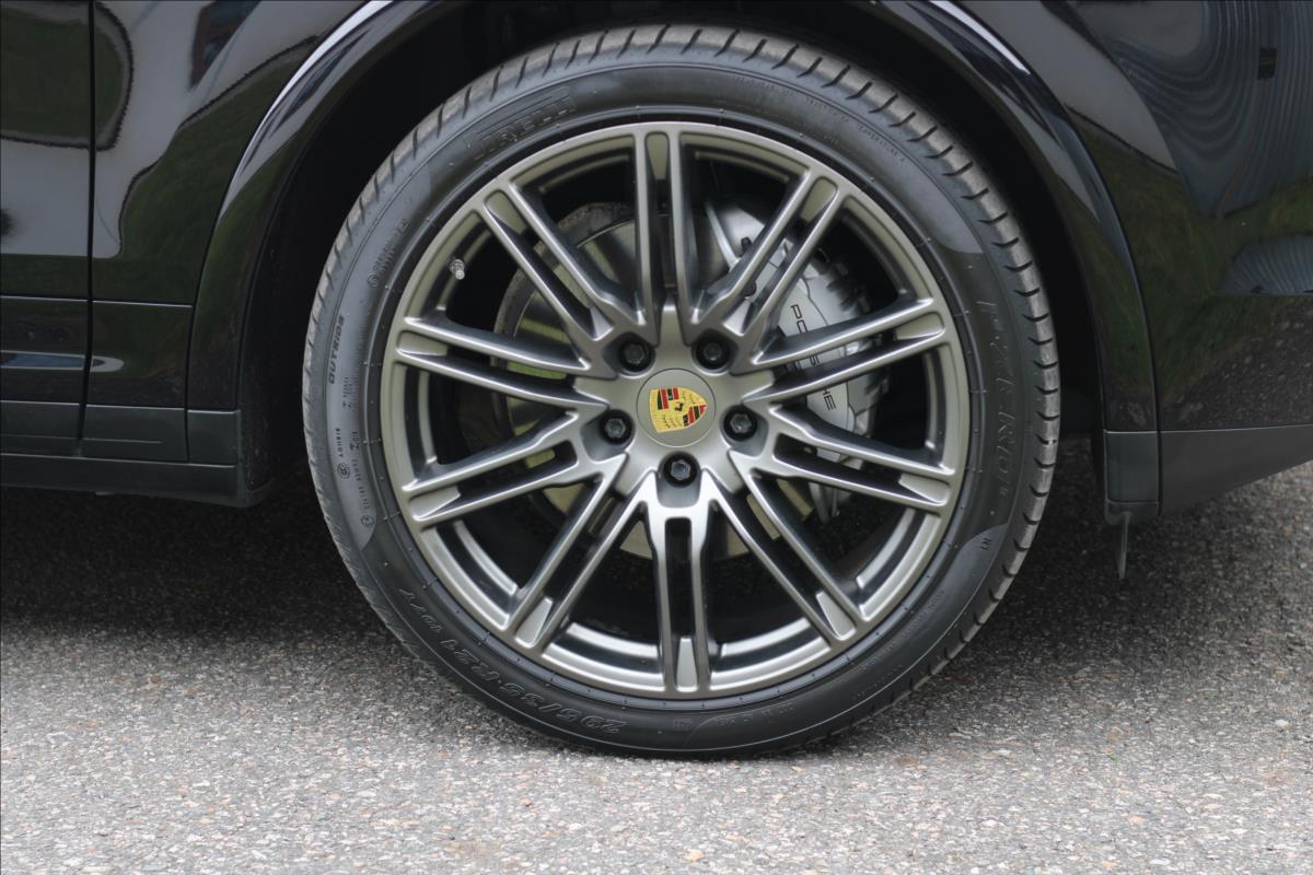 Porsche Cayenne SUV 4,1 l 283 kw