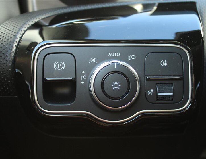 Mercedes-Benz CLA Sedan 2,0 l 140 kw