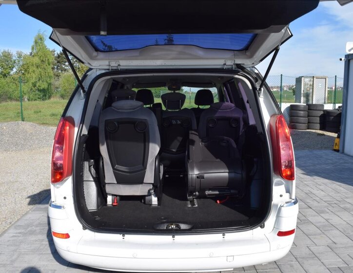 Peugeot 807 MPV 2,0 l 100 kw