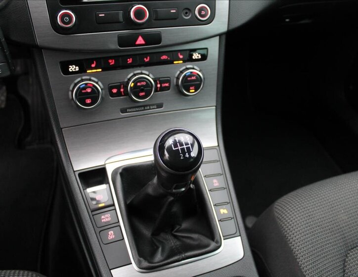 Volkswagen Passat Kombi 1,6 l 77 kw