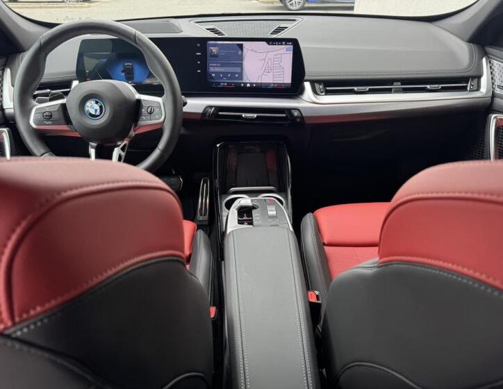 BMW iX1 8