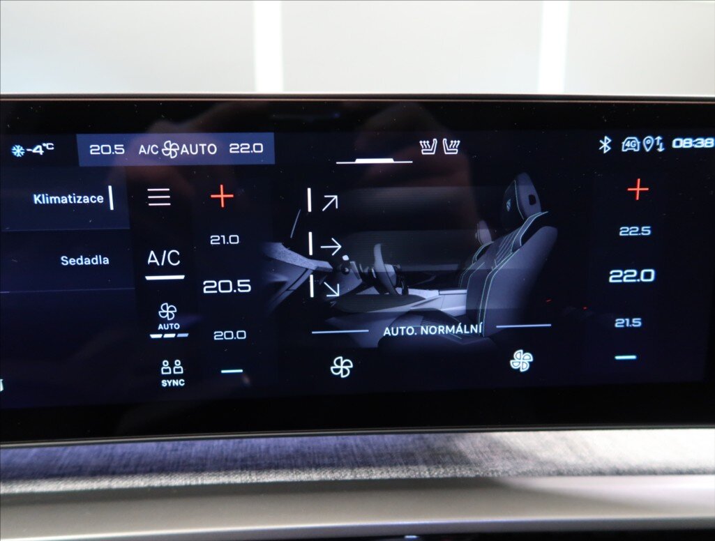 Peugeot 3008 SUV 1,2 l 100 kw