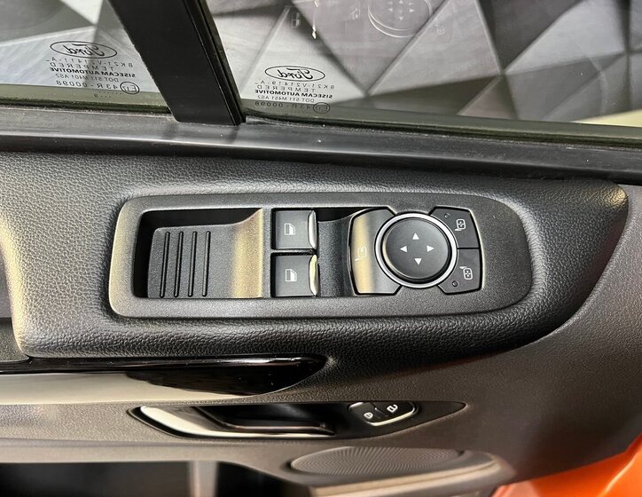 Ford Tourneo Custom Ostatní 2,0 l 96 kw