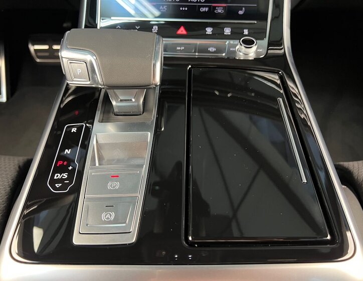 Audi Q8 SUV 3,0 l 210 kw