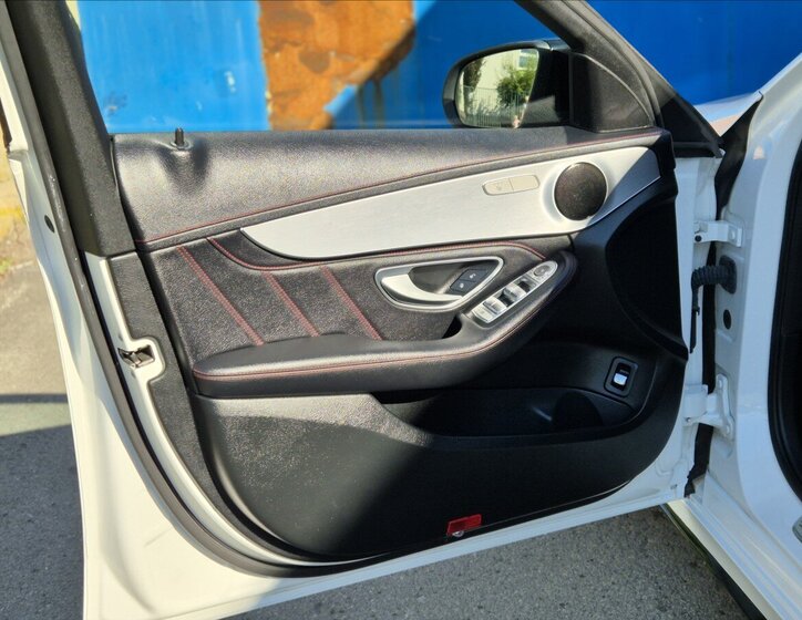 Mercedes-Benz Třídy C Sedan 3,0 l 270 kw