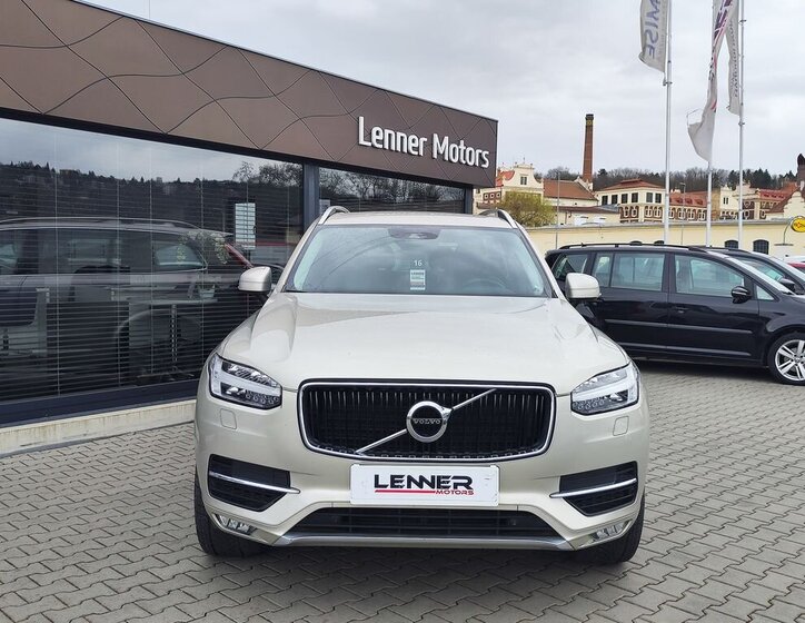 Volvo XC90 SUV / Terénní 2,0 l 235 kw