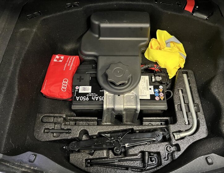 Audi S8 Sedan 4,0 l 445 kw