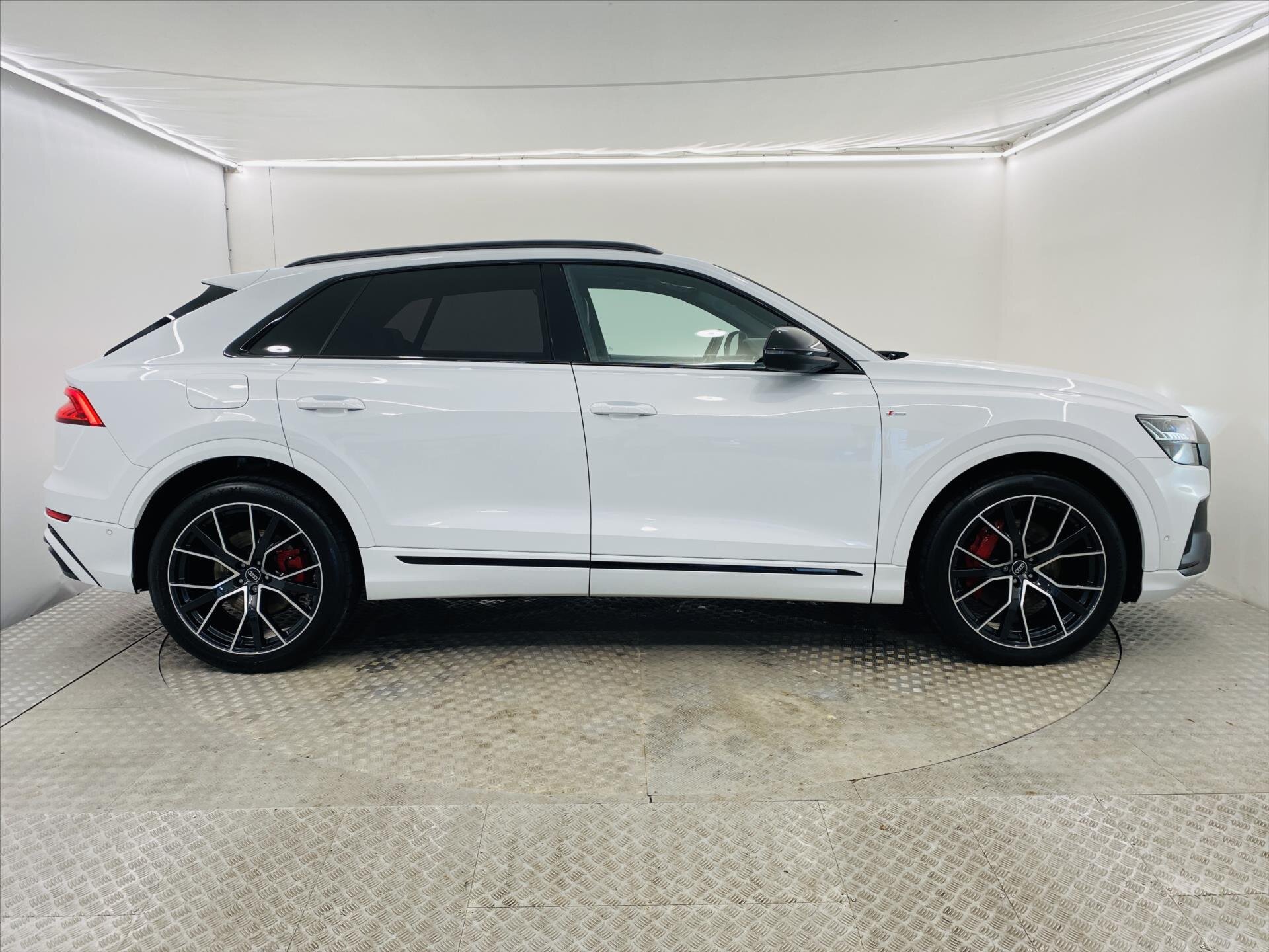 Audi Q8 SUV / Terénní 3,0 l 210 kw