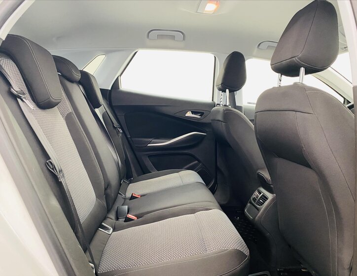 Opel Grandland X SUV 1,2 l 96 kw