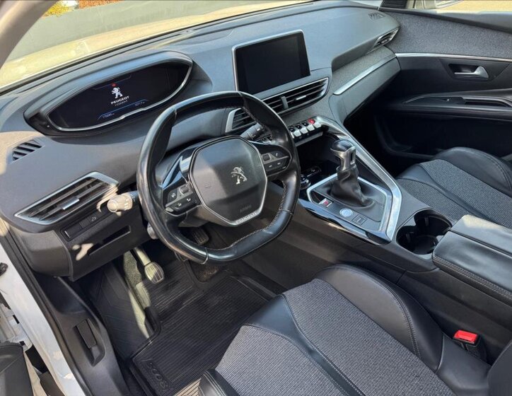 Peugeot 5008 SUV / Terénní 2,0 l 110 kw