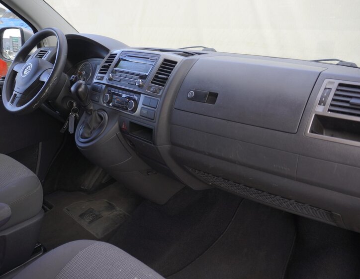 Volkswagen Caravelle 18