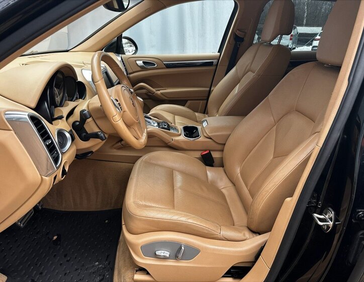 Porsche Cayenne Kombi 4,8 l 294 kw