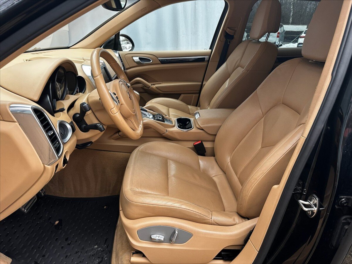 Porsche Cayenne Kombi 4,8 l 294 kw