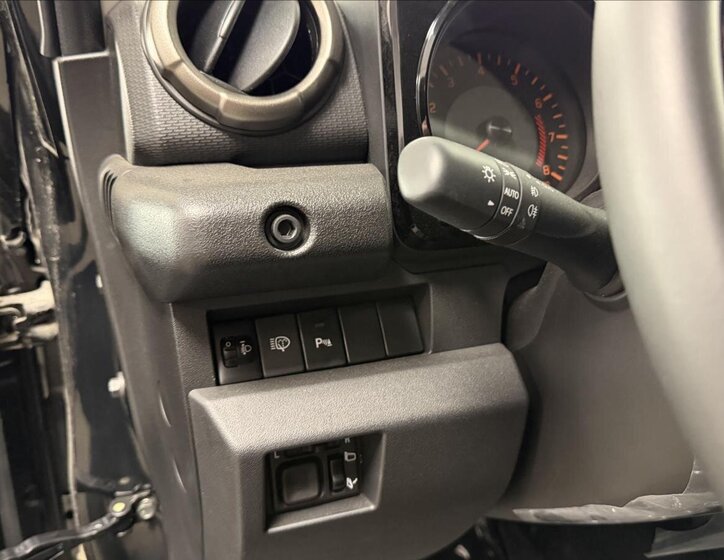 Suzuki Jimny SUV 1,5 l 75 kw