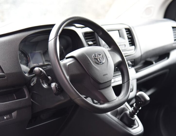 Toyota ProAce 13